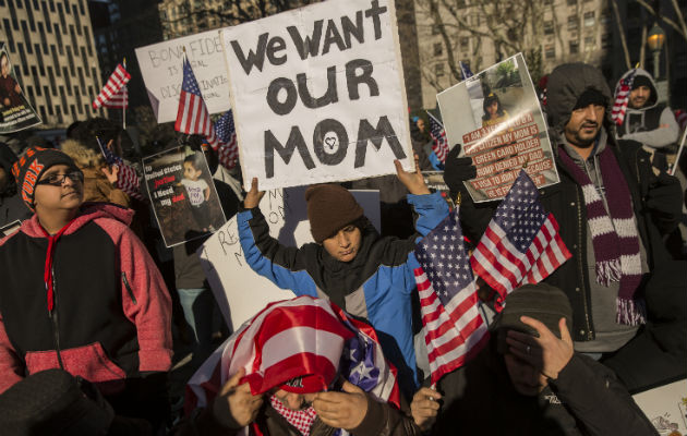 En Nueva York, manifestantes denuncian el veto del presidente Trump que afectó principalmente a países musulmanes. Foto / Victor J. Blue para The New York Times.