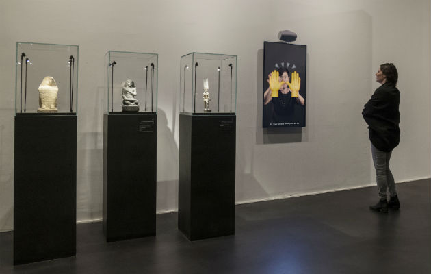 Una panorámica de la exhibición “Emoglifos: Escritura Pictórica, desde los Jeroglíficos hasta los Emojis”. Foto / Elie Posner, museo Israel, Jerusalén.