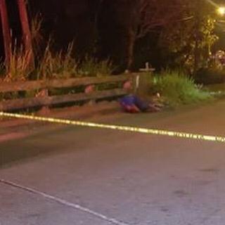 Al lugar del hecho de sangre llegó la Policía Nacional, quien acordonó el área para que el personal de criminalística, hicieran la recolección de evidencias. Foto/Diomedes Sánchez