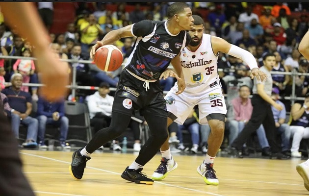 Caballos de Coclé  ganó el  primer partido de la serie ante Correcaminos de Colón. Foto:LPB