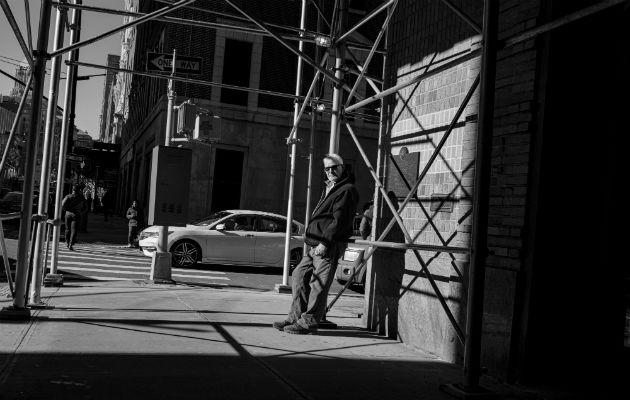 Tras una muerte por escombros en 1979, NY adoptó el “Programa de Inspección y Seguridad de Fachadas”. Foto / David La Spina para The New York Times.