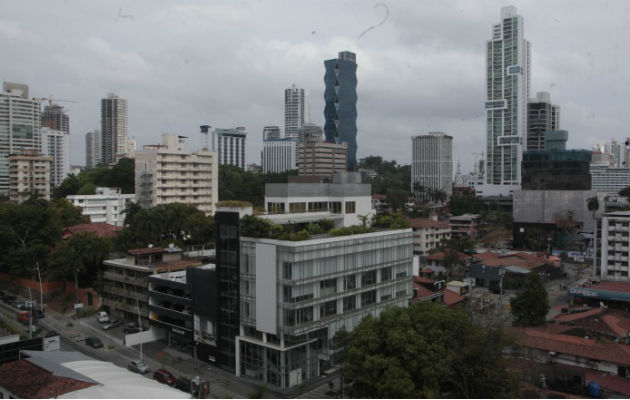 Las inversiones en Panamá se verían más riesgosas si le bajan la calificación de riesgo al país. Víctor Arosemena