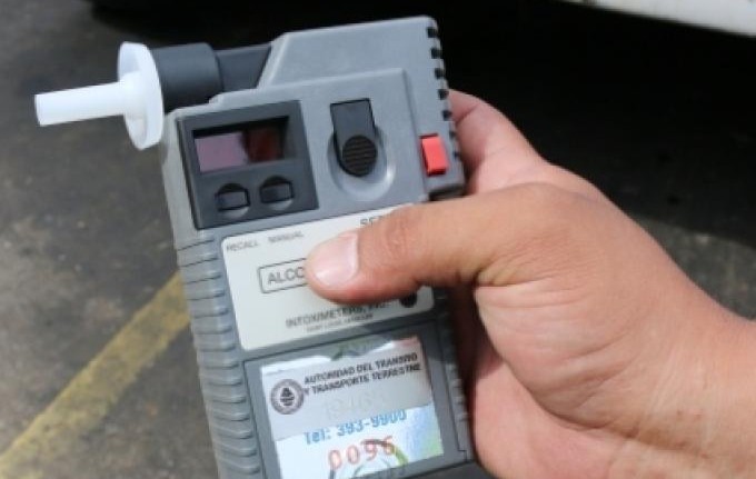 El alcohosensor es el aparato que será utilizado por las unidades de la ATTT durante los carnavales, el cual permite conocer, por medio del aliento del examinado, la concentración de alcohol en el organismo.