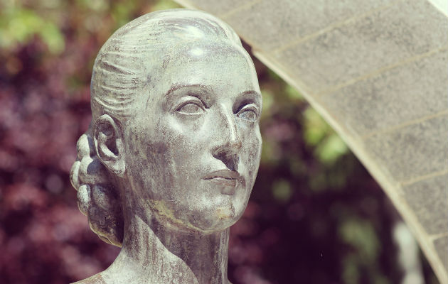 Busto en recuerdo de Eva