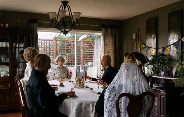 Figuras de cera de la reina Isabel II, Winston Churchill, la reina Victoria y otros famosos cenando en Victoria. Foto / Jackie Dives para The New York Times.