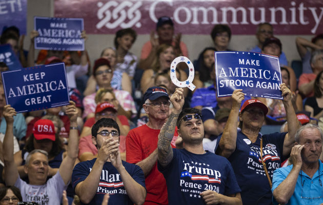 “Es más parecido a una secta que otras teorías de conspiración”, dijo un profesor. Un mitin pro Trump. Foto / Al Drago para The New York Times.