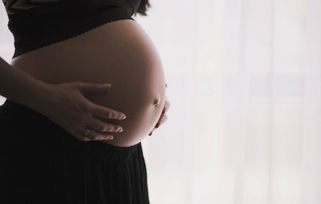 Los bebés fallecidos en el vientre materno deben inscribirse en la oficina del Registro Civil.