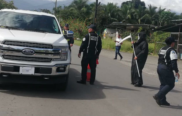 Un atuendo de la muerte llamó la atención de los conductores. Foto: Cortesía