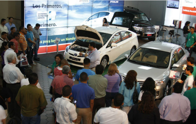 Las ventas de los automóviles regulares (tipo sedán, coupe y camionetas) cayeron 5.6%. Foto/Archivo