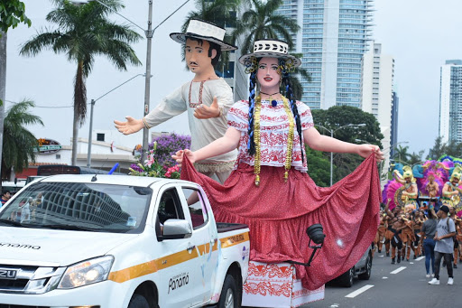 Domitila y Tiburcio fueron dos personajes que surgieron durante la celebración del Carnaval de la ciudad de Panamá.