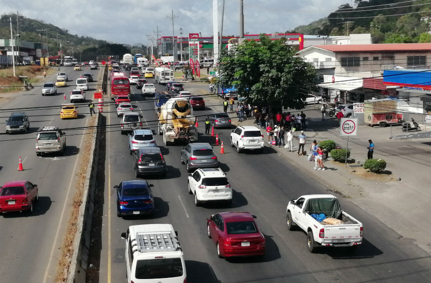 Hasta las 12: 00 mediodía del este domingo de Carnaval unos 108 mil 870 vehículos se han desplazado hacia el interior del país.
