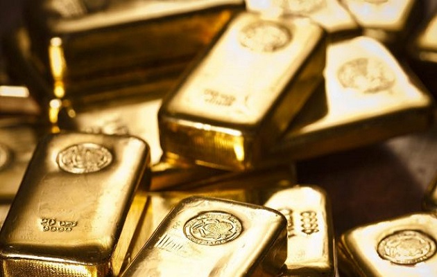 El oro se mantiene como un activo refugio ante el miedo de los inversores a la expansión del coronavirus.