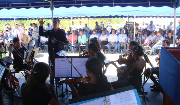 La orquesta brinda la oportunidad de descubrir y potenciar habilidades musicales entre los jóvenes.  Cortesía