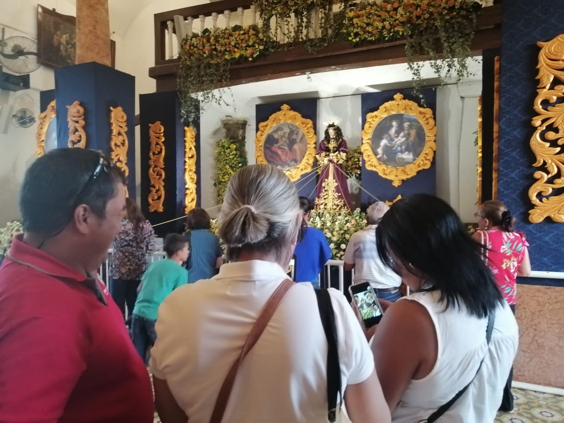 Con fe y mucha devoción piden favores al Jesús Nazareno de Atalaya. FOTO/MELQUIADES VÁSQUEZ