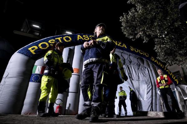 Instalan una cúpula aérea en el hospital Spallanzani en caso de que aumente el número de contagiados con  Covid-19. FOTO/EFE