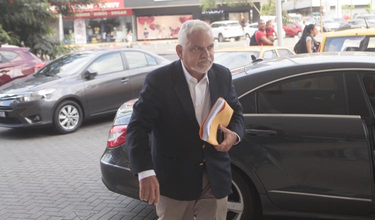 Jaime Lasso, a su llegada a la Fiscalía Especializada Anticorrupción, el lunes de la semana pasada, a rendir indagatoria por el caso Odebrecht. Víctor Arosemena