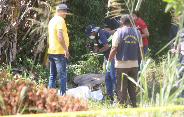 El cadáver estaba en una quebrada en el corregimiento de Guadalupe. Foto: Eric Montenegro.