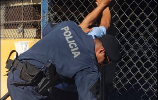 Los sujetos estaban tratando de entrar a la iglesia el domingo 23 de febrero.