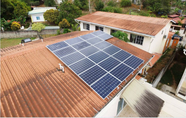 Staff dijo que se puede crear algún incentivo fiscal para que más panameños utilicen paneles solares. Foto/Archivo