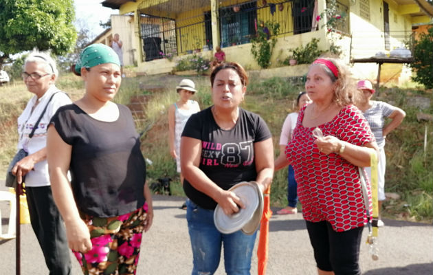 Desde hace dos semanas no tienen agua potable. Foto: Eric Montenegro.