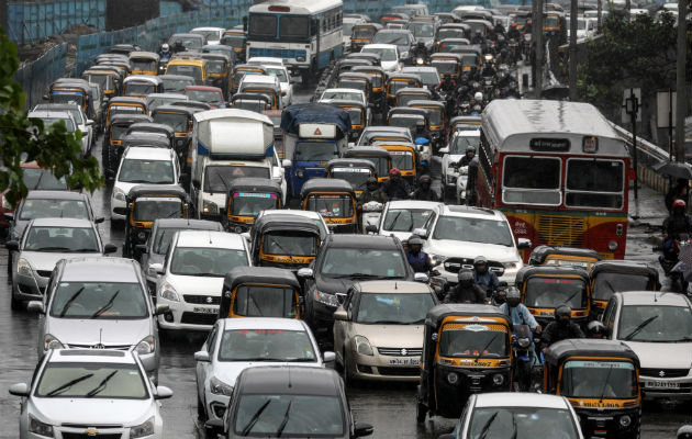 Conducir en Mumbai puede ser difícil. Policía quiere que sea menos ruidoso. Foto / Divyakant Solanki/EPA, vía Shutterstock.