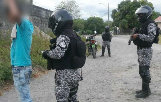 Varios arrestos, decomiso de arma de fuego, municiones y drogas en domingo carnaval Los detenidos mantenían órdenes de captura por parte de las autoridades correspondientes. Foto: Mayra Madrid.