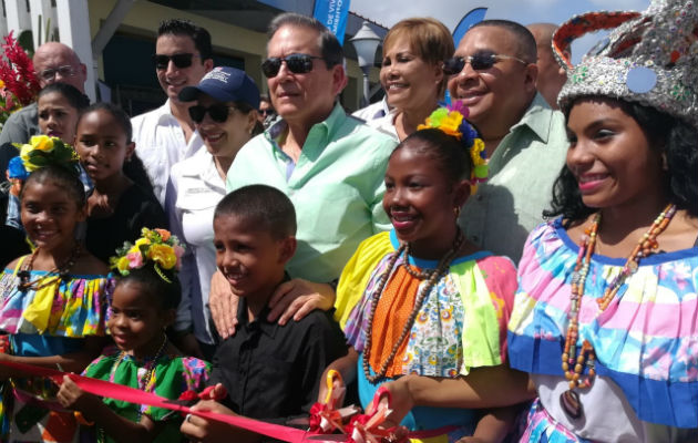 Presidente Cortizo apuesta a las cámaras de vigilancia para prevenir delitos en Colón Al mediodía, el presidente Cortizo efectuó la primera palada de la segunda fase del proyecto habitacional Altos de Los Lagos. Foto: Diómedes Sánchez.