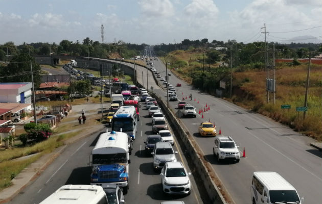 Tranque vehicular se mantiene en la autopista Arraiján-La Chorrera, pese a tercer carril En el sector de La Pesa es donde hay mayor congestión vehicular. Foto: Eric Montenegro.
