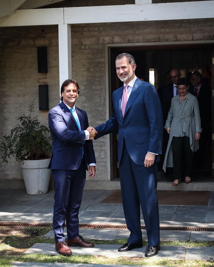 El  presidente de Uruguay, Luis Lacalle Pou, se reunió con el Rey Felipe VI de España. FOTO/EFE