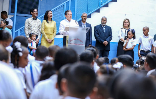 Acto cívico en la escuela Manuel José Hurtado.