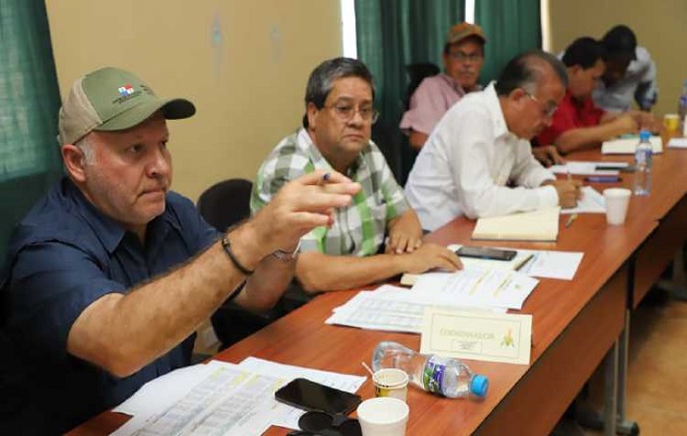 Reunión de la Cadena Agroalimentaria de Maíz y Sorgo celebrada ayer en Divisa. Foto: IMA