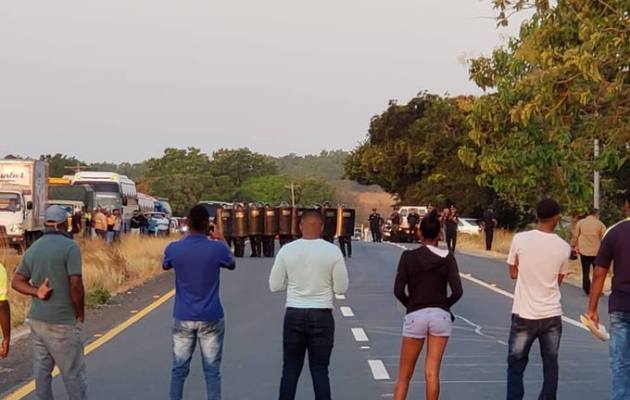 Los manifestantes que cerraron la Interamericana están exigiendo plazas de empleos.