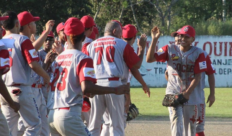 Coclé sigue con vida en la serie final del béisbol juvenil. Foto: Fedebeis