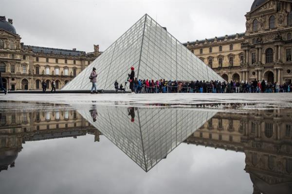 los trabajadores votaron por amplia mayoría regresar al trabajo y el Louvre abrió por la tarde. FOTO/EFE