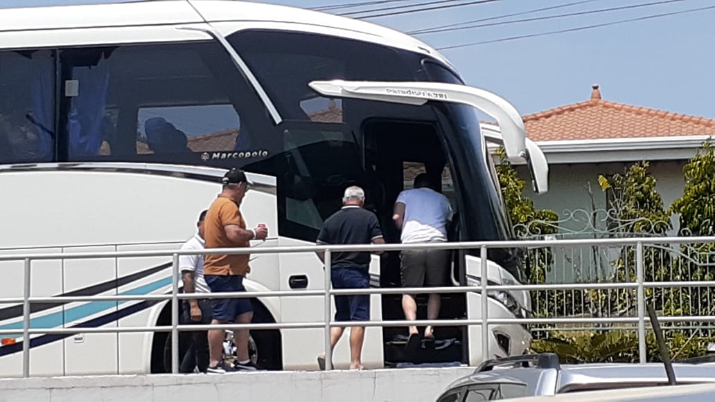  Los extranjeros eran europeos y viajaban a bordo de un bus, por lo que fueron puestos a órdenes de las autoridades. FOTO/THAYS DOMÍNGUEZ