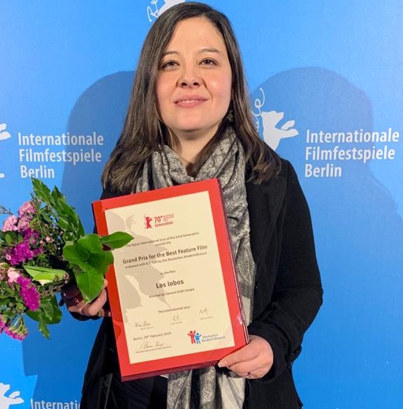 Cineasta panameña, Ornella Jaramillo, cuando recibe uno de los premios que ganó en la Berlinale con 'Los lobos', filme del cual es co productora. Ella es hija del escritor Enrique Jaramillo Levi. Foto: Cortesía.