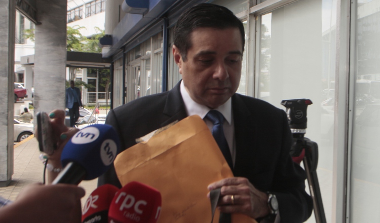 Jorge Alberto Rosas a su llegada al edificio Avesa, el día en que se ordenó su detención por el caso Odebrecht. Archivo