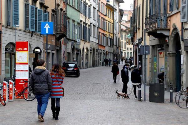 Se cerró una clínica intramuros para su desinfección luego del primer resultado positivo de un examen registrado el jueves, dijo el vocero Matteo Bruni.  FOTO/EFE