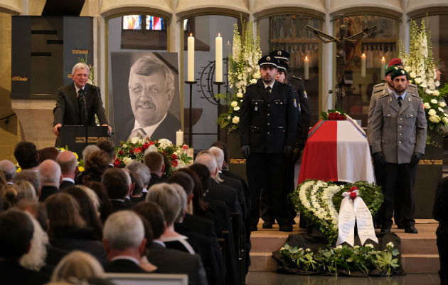 Walter Lübcke, un funcionario regional, murió en junio en un asesinato de ultraderecha. Su funeral en Kassel. Foto / Sean Gallup-Getty Images/Getty Images.