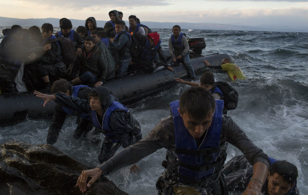 Atenas quiere una barrera de 3 kms. frente a la costa entre Grecia y Turquía. Foto / Tyler Hicks/The New York Times.