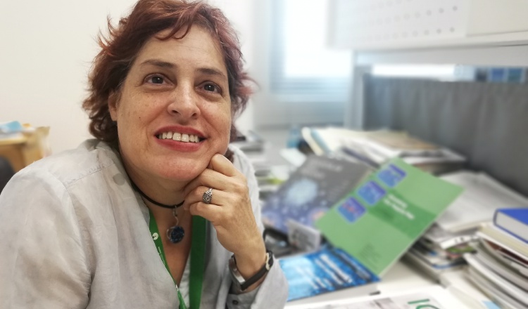 Carmenza Spadafora, obtuvo el doctorado en Bioquímica y Biología Molecular de la Universidad de Granada con el Consejo Superior de Investigaciones Científicas de España. Spadafora  trabaja en la cura para la malaria a través de microondas.   