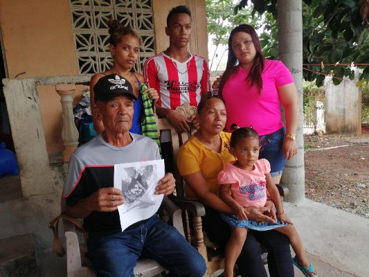 La familia de Carlos Caicedo, indicó que es muy  escasa la información que reciben de parte del Senan, sobre las tareas de búsqueda. FOTO/ERIC MONTENEGRO