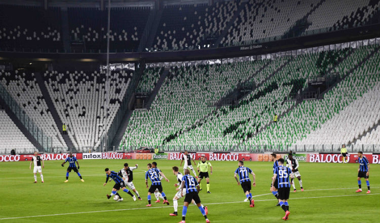 Partido entre Juventus e Inter se jugó a puertas cerrada en Italia. Foto AP