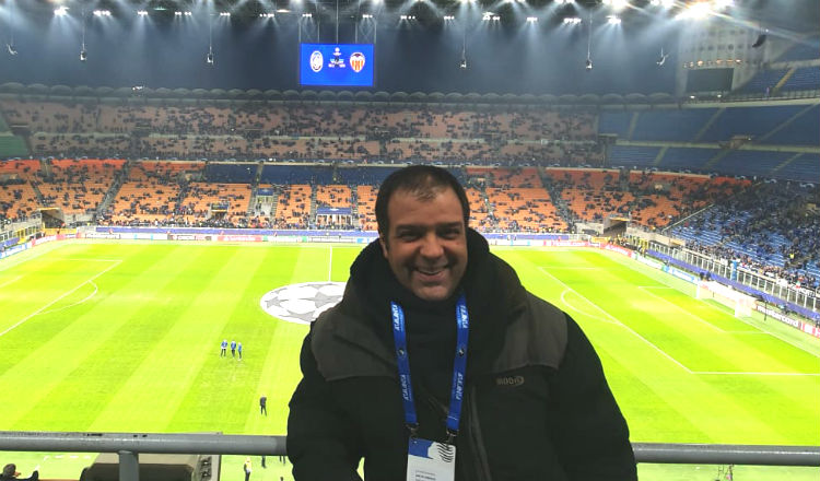 Kike Mateu durante el partido del Valencia ante el Atalanta. Foto @kike_mateu