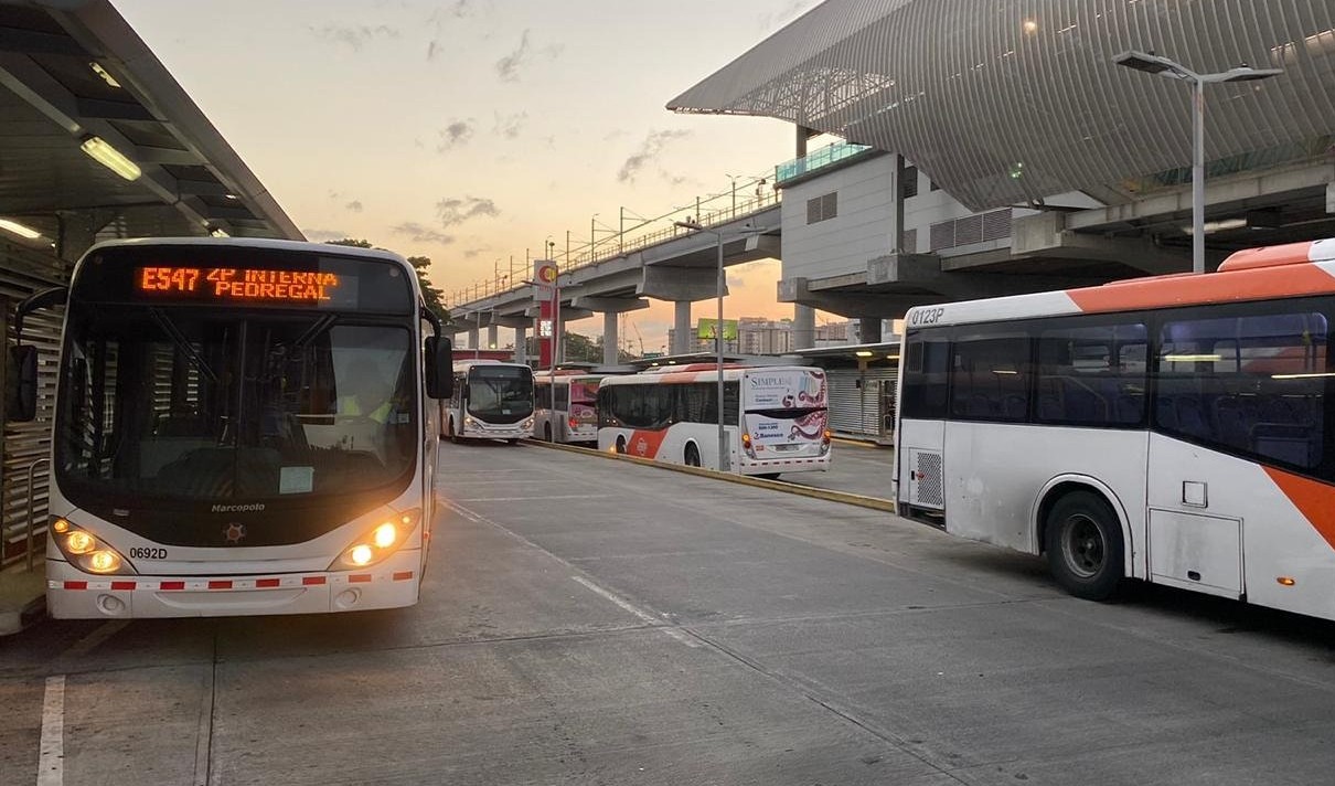 Ministerio de Salud (Minsa) brindó instrucciones a MiBus de cómo realizar la desinfección de los metrobuses, por el coronavirus.  