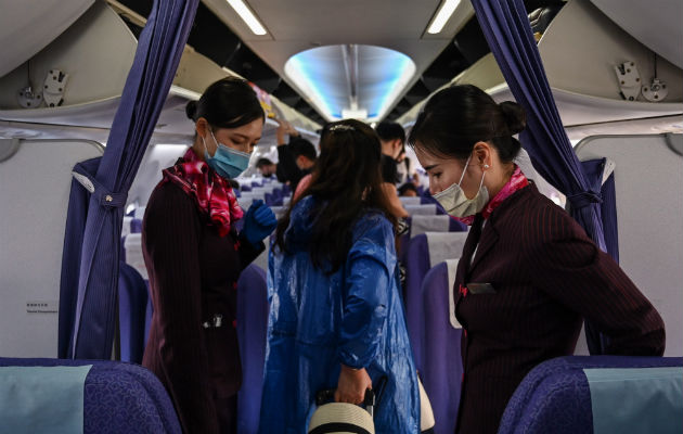 El transporte aéreo global conecta al mundo, pero también permite que males se propaguen rápido. Foto / Hector Retamal/Agence France-Presse — Getty Images.