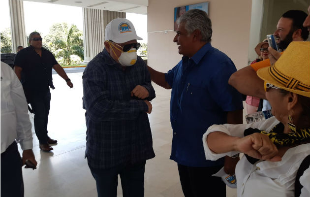 El exmandatario Ricardo Martinelli asistió con pocos simpatizantes por el brote de coronavirus. Foto/ Francisco Paz