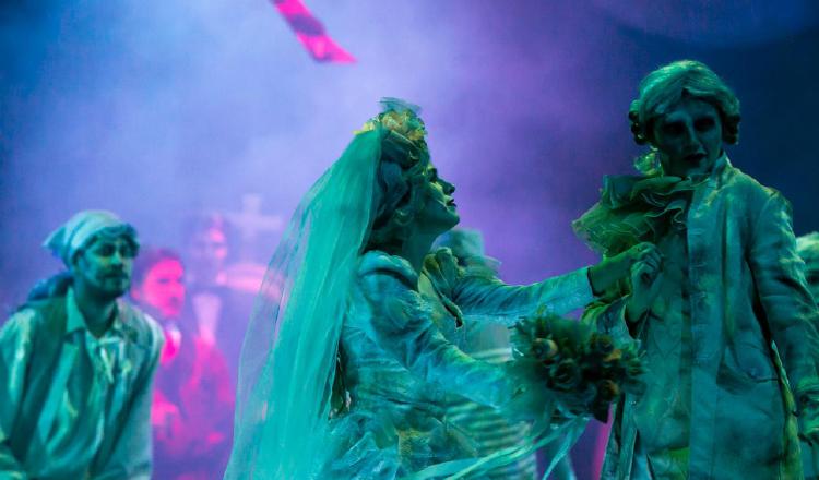 Una escena de 'Los Locos Addams', musical producido por Gina Cochez y Beatriz González. Foto: Cortesía