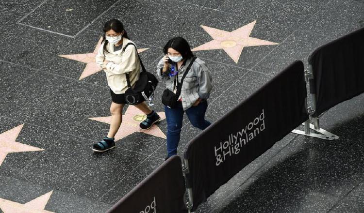 Los cierres equivalen a una interrupción casi completa de la industria, desde el Lincoln Center a Disneyland. AP