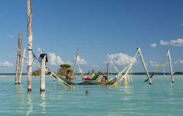 Abundan atracciones naturales en Bacalar en la Península de Yucatán. Algunos dicen que atraen a demasiada gente. Foto / Adrian Wilson para The New York Times.